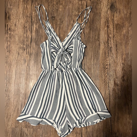 American Eagle striped ruffle romper with pockets, size S, PERFECT CONDITION - Picture 2 of 7
